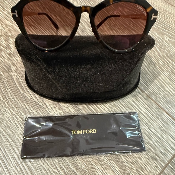 Tom ford Lisa aviator sun glasses - Picture 2 of 5